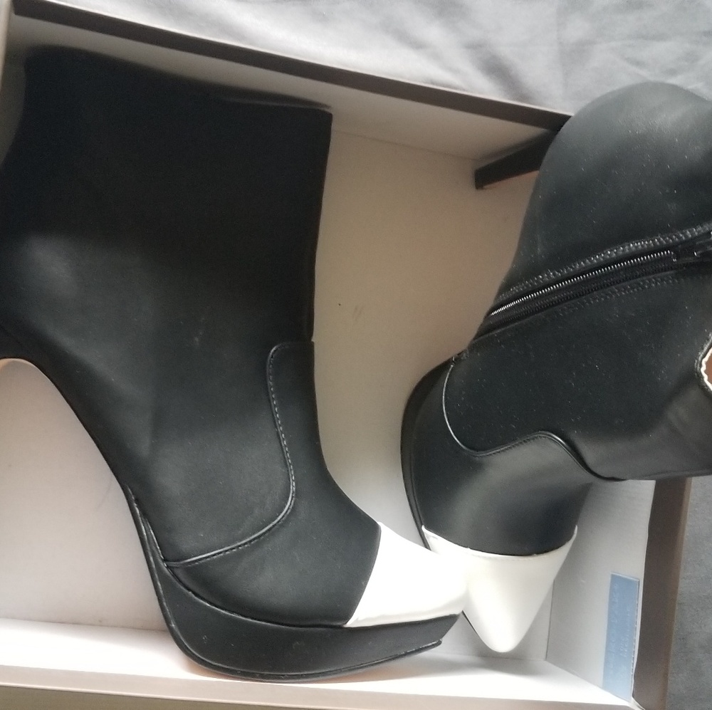 Closet close 9/30-Shoedazzle Black & White Bootie